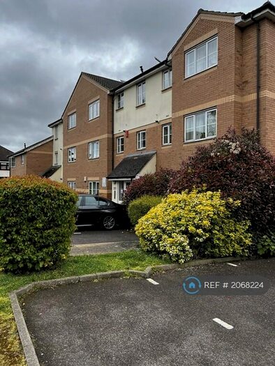 1 Bedroom Flat To Rent In Frairs Close, Ilford, IG1