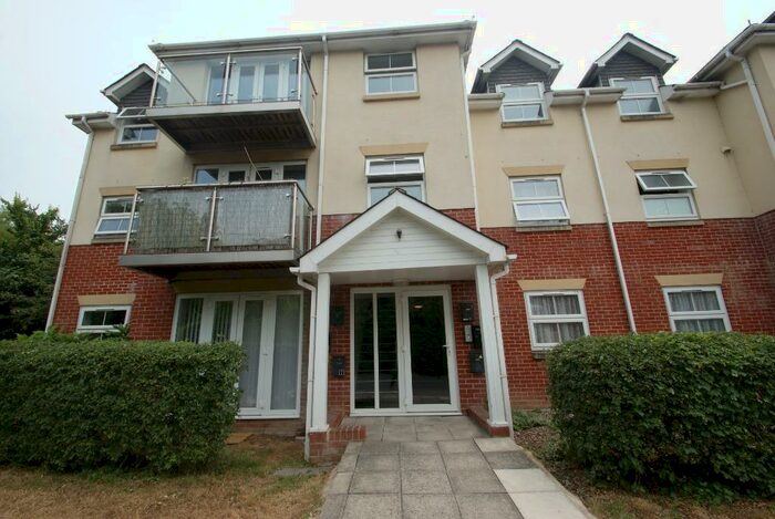 2 Bedroom Flat To Rent In Brookside, Andover, SP10