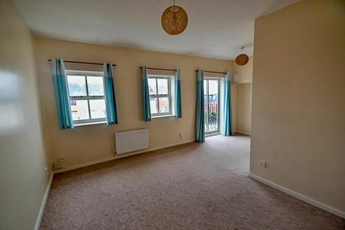 3 Bedroom Flat To Rent In Plimsoll Way, Victoria Dock, Hull, HU9
