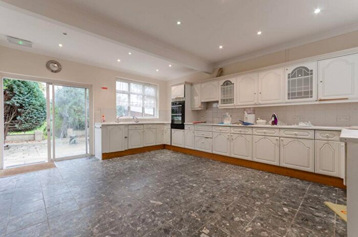 6 Bedroom Semi Detached House For Sale In Pembroke Road, Walthamstow Village, London, E17