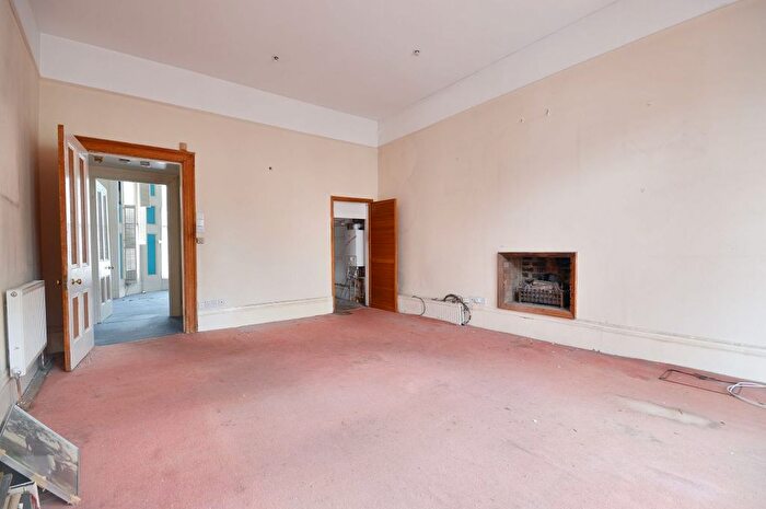 1 Bedroom Flat For Sale In Holland Road, London, W14