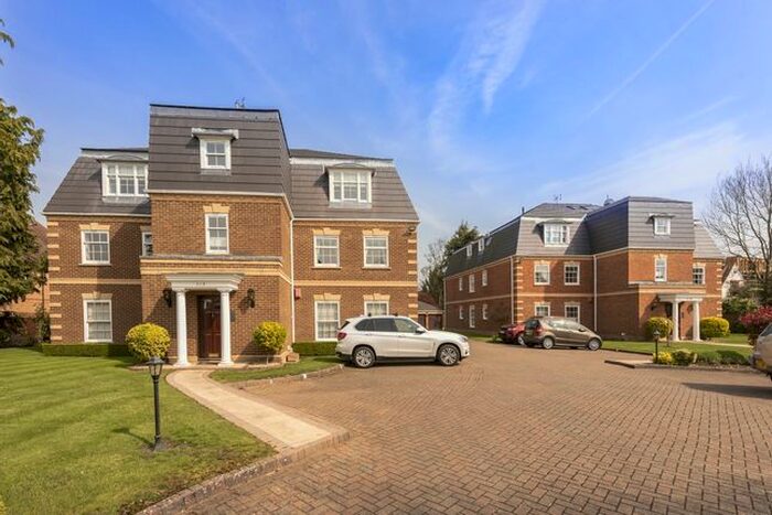 2 Bedroom Flat To Rent In Oval Way, Gerrards Cross SL9