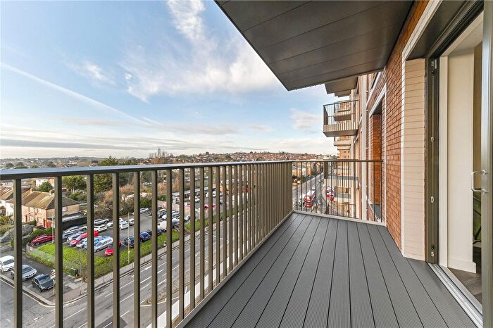 2 Bedroom Flat To Rent In Bower House, Hendon, NW9
