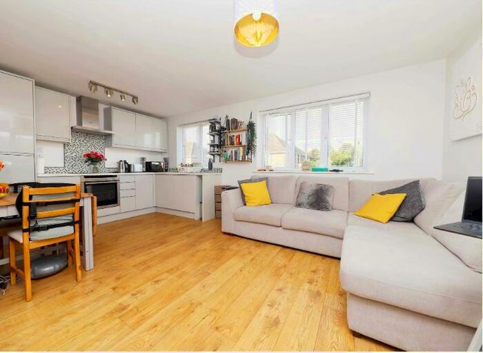 2 Bedroom Flat To Rent In Somerford Close, Pinner HA5