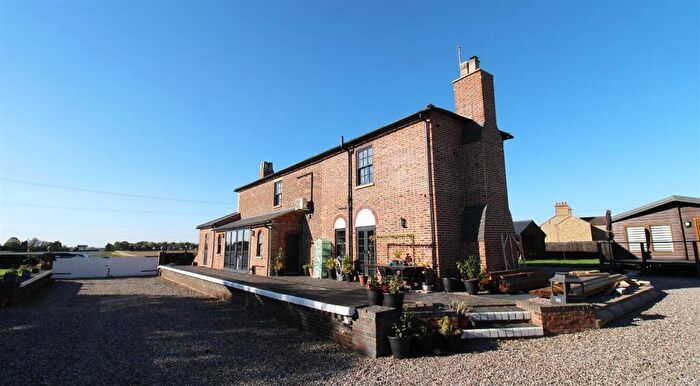 3 Bedroom Detached House For Sale In Former Station House And Ticket Office With -Bedroom Lodge In Gedney, Lincolnshire, PE12