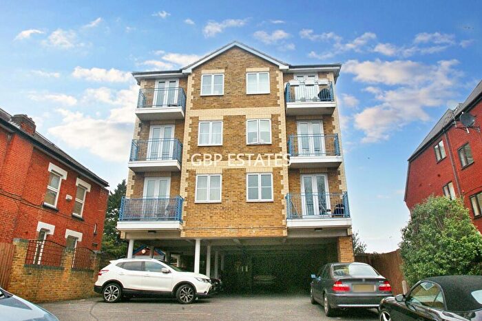 2 Bedroom Flat To Rent In Western Road, Chipping Lodge, RM1