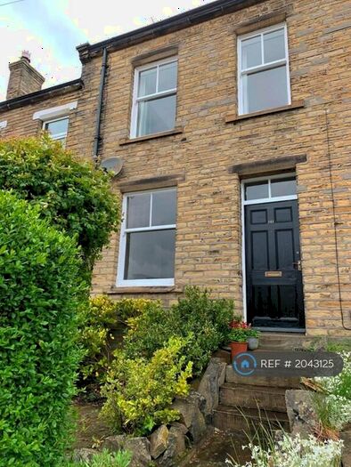 3 Bedroom Terraced House To Rent In Clifton Common, Brighouse, HD6