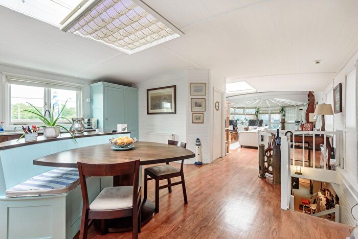 4 Bedroom Houseboat To Rent In Lightermans Walk, London, SW18
