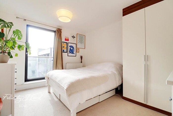 2 Bedroom Flat To Rent In Axio Way, London, E3