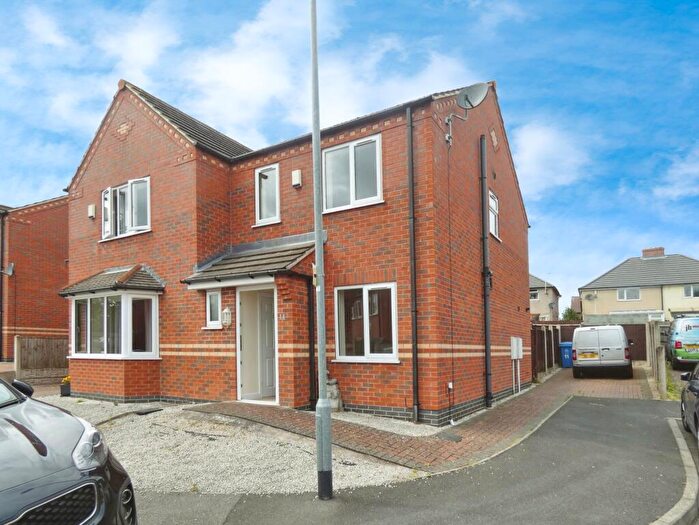 3 Bedroom Semi-Detached House To Rent In Amber Grove, Forest Town, NG19