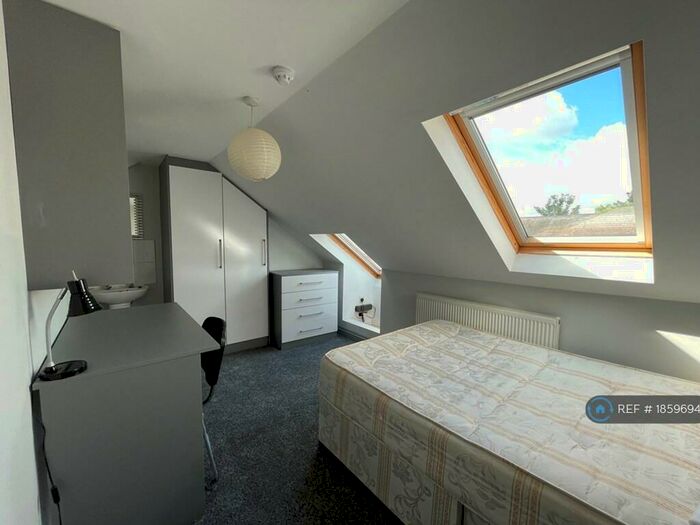 6 Bedroom Terraced House To Rent In Donnington Road, Reading, RG1