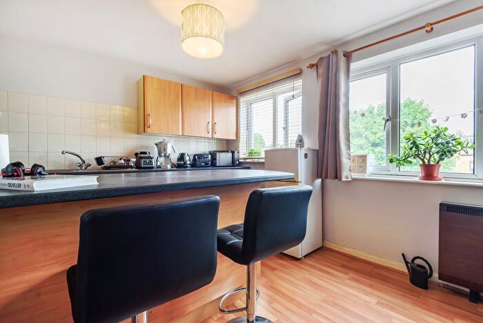 1 Bedroom Flat To Rent In Wellington Road, London, SW19