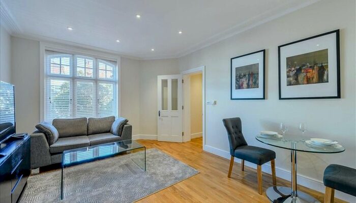 1 Bedroom Flat To Rent In Hamlet Gardens, Ravenscourt Park, London, W6