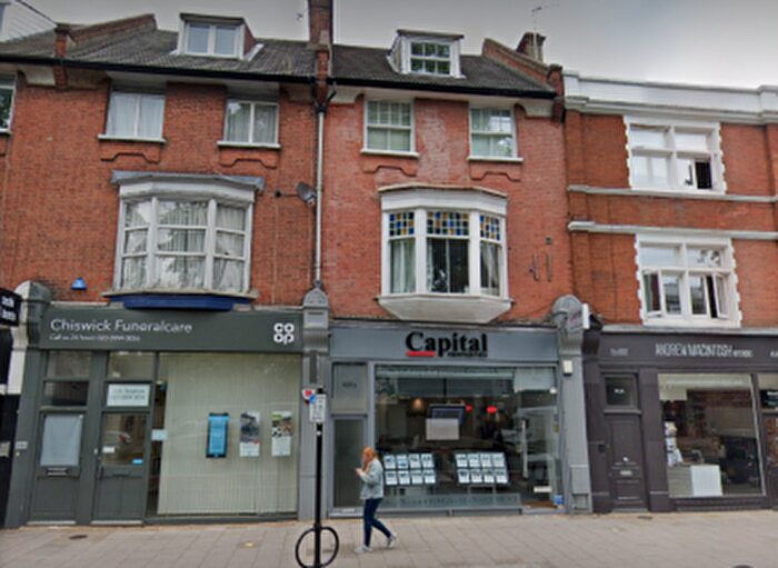 Studio To Rent In Chiswick High Road, London, W4