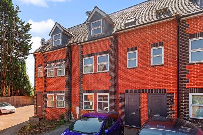 3 Bedroom Town House To Rent In Berrymoor Road, Banbury, OX16