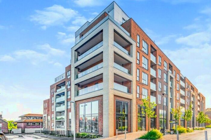 2 Bedroom Apartment For Sale In Queens Road, East Grinstead, West Sussex, RH19