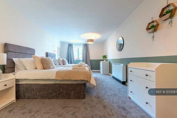 2 Bedroom Flat To Rent In Adventurers Quay, Cardiff, CF10