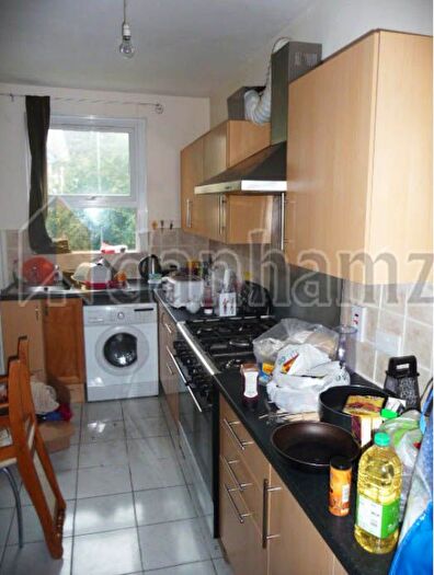 6 Bedroom Property To Rent In Buckingham Mount, Hyde Park, Leeds, LS6