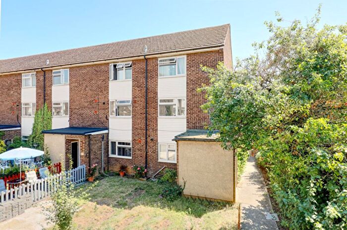 2 Bedroom Maisonette For Sale In Francis Road, Ware, SG12
