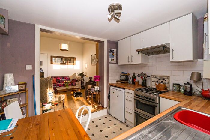 1 Bedroom Flat For Sale In Mayton Street, Holloway, London, N7