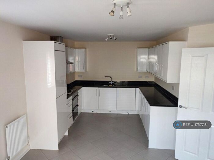 4 Bedroom Semi-Detached House To Rent In Oldmead Close, Harold Wood, Romford, RM3