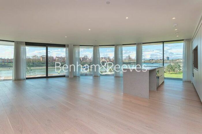 3 Bedroom Flat To Rent In Parr's Way, Hammersmith, W6