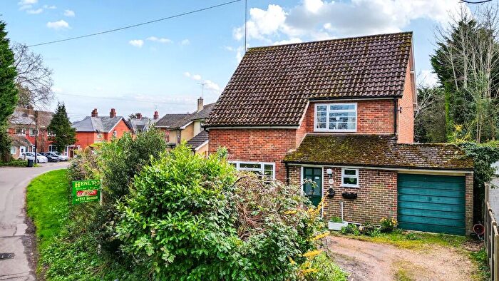 4 Bedroom Detached House For Sale In Frys Lane, Yateley, Hampshire, GU46