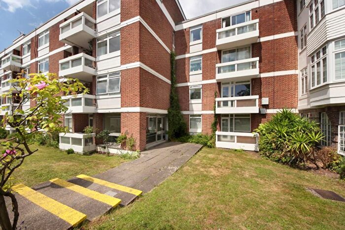 Studio To Rent In Hanger Lane, London, W5