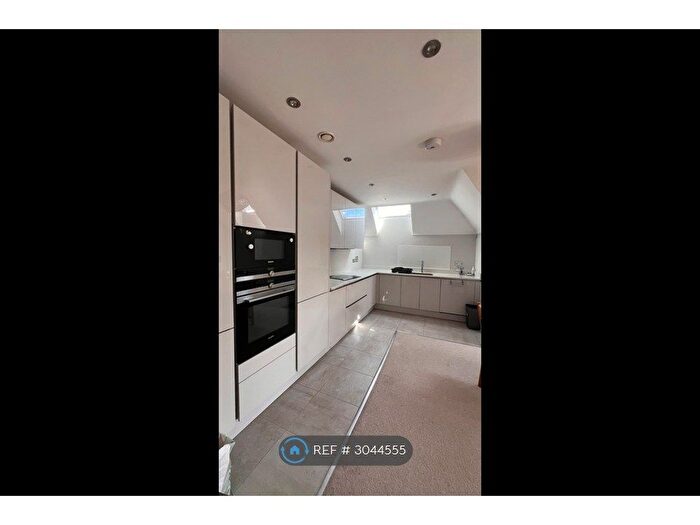 2 Bedroom Flat To Rent In Russell Hill, Purley, CR8