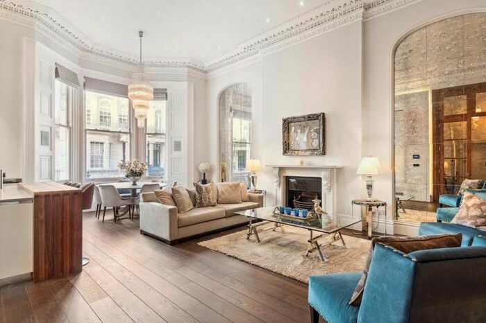 3 Bedroom Flat To Rent In De Vere Gardens, Kensington, London, W8