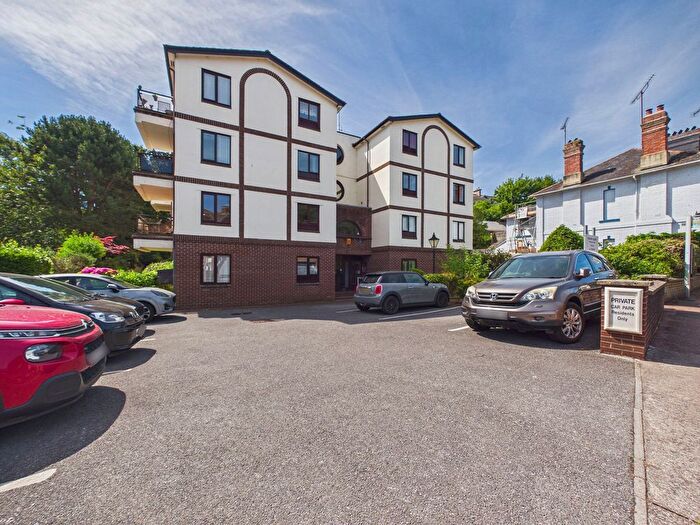 2 Bedroom Flat For Sale In Walnut Road, Chelston, Torquay, TQ2