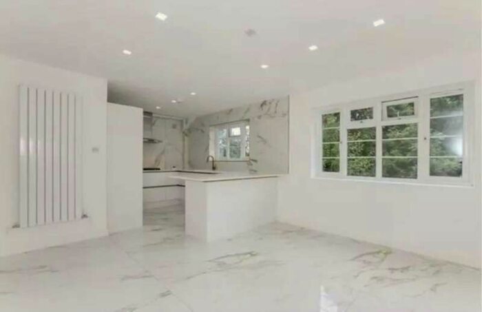 1 Bedroom Flat To Rent In Du Cane Road, Shepherds Bush, W12