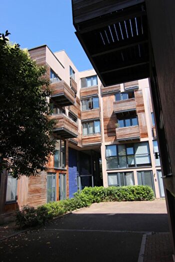 3 Bedroom Flat To Rent In Dalston Lane, Lutheran Mews, London, E8