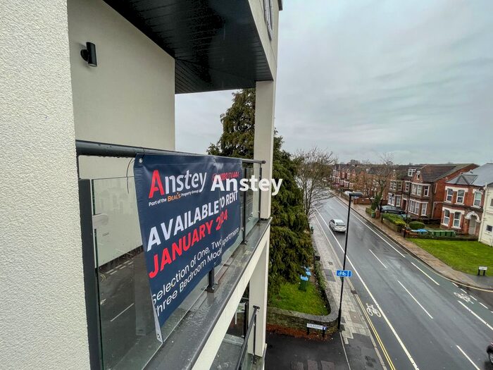 3 Bedroom Flat To Rent In Portswood Road, Southampton, SO17