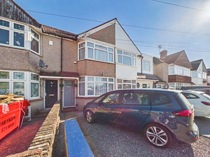 3 Bedroom Terraced House For Sale In Guildford Avenue, Feltham, TW13