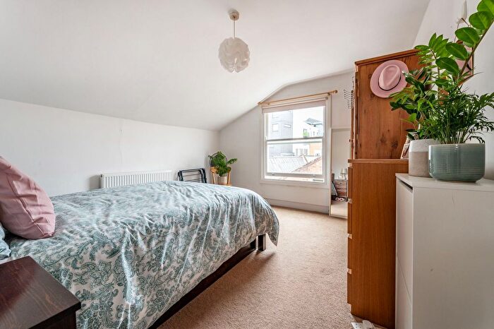 1 Bedroom Flat To Rent In Edgeley Road, Clapham High Street, London, SW4