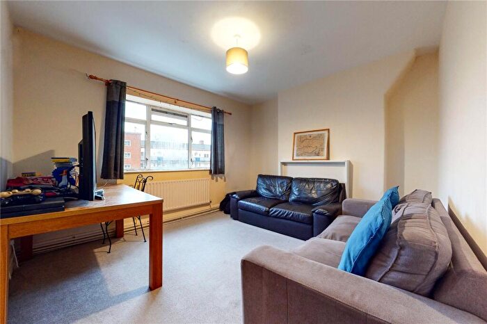 3 Bedroom Apartment To Rent In Padstow House, Three Colt Street, London, E14
