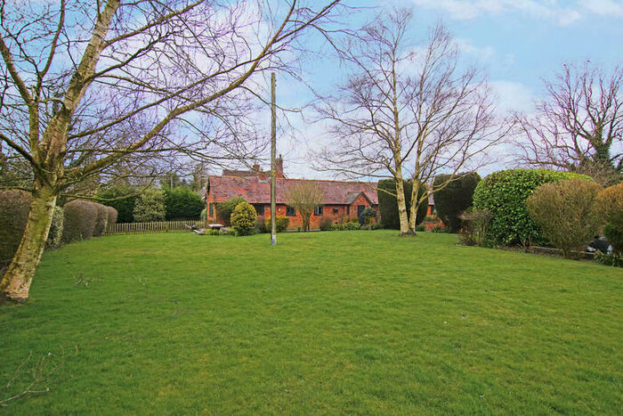 2 Bedroom Unique Property For Sale In Weatheroak Hill, Alvechurch, B48