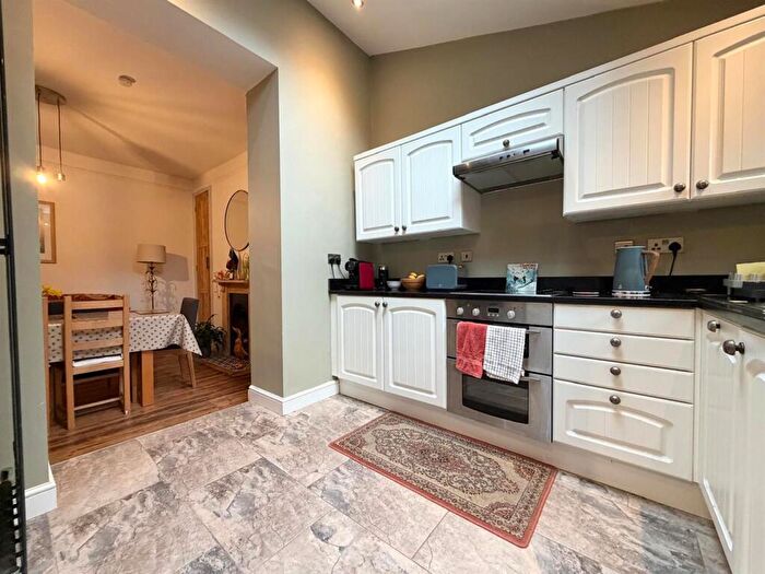 3 Bedroom Terraced House For Sale In Wellbrook Street, Tiverton, EX16