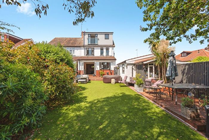 4 Bedroom Semi-Detached House For Sale In Eastwick Road, Taunton, TA2