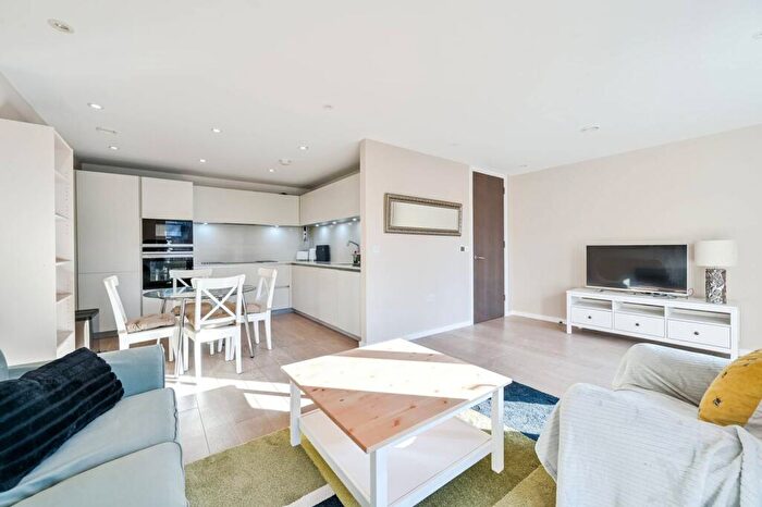 3 Bedroom Flat To Rent In The Bevenden, , Hoxton, London, N1