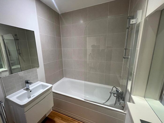 1 Bedroom Flat To Rent In Millbrook Road East, SO15