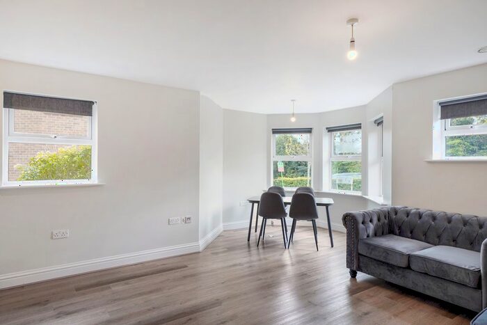 2 Bedroom Flat To Rent In Egham Hill, Egham, TW20