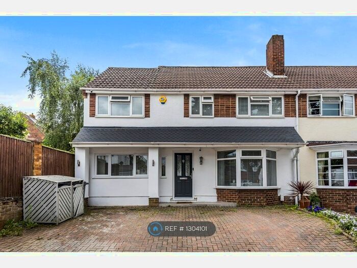 5 Bedroom Semi-Detached House To Rent In Blenheim Road, Orpington BR6