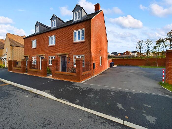3 Bedroom End Of Terrace House For Sale In Kempton Drive, Towcester, NN12