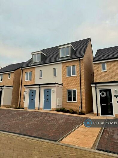 3 Bedroom Semi-Detached House To Rent In Burnet Road, Dereham, NR19