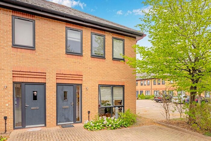 2 Bedroom Terraced House For Sale In Lakesmere Close, Kidlington, OX5