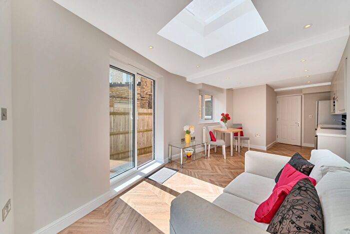 1 Bedroom Flat To Rent In Garratt Lane, London, SW18