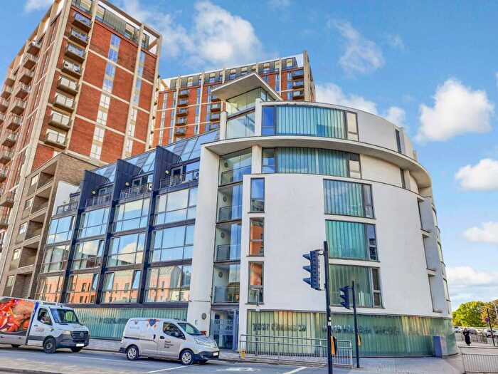 2 Bedroom Flat To Rent In Transport House, Crescent, City Centre, Salford, M5