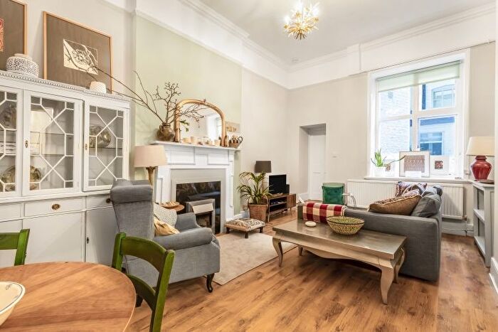 2 Bedroom Flat To Rent In Chelsea Embankment, London, SW3